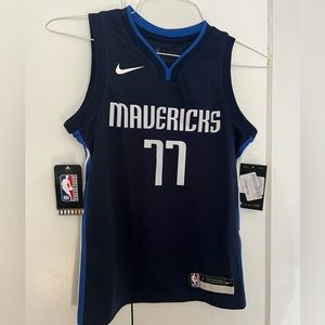 Nike authentic Luka Doncic Dallas Mavericks Jersey
